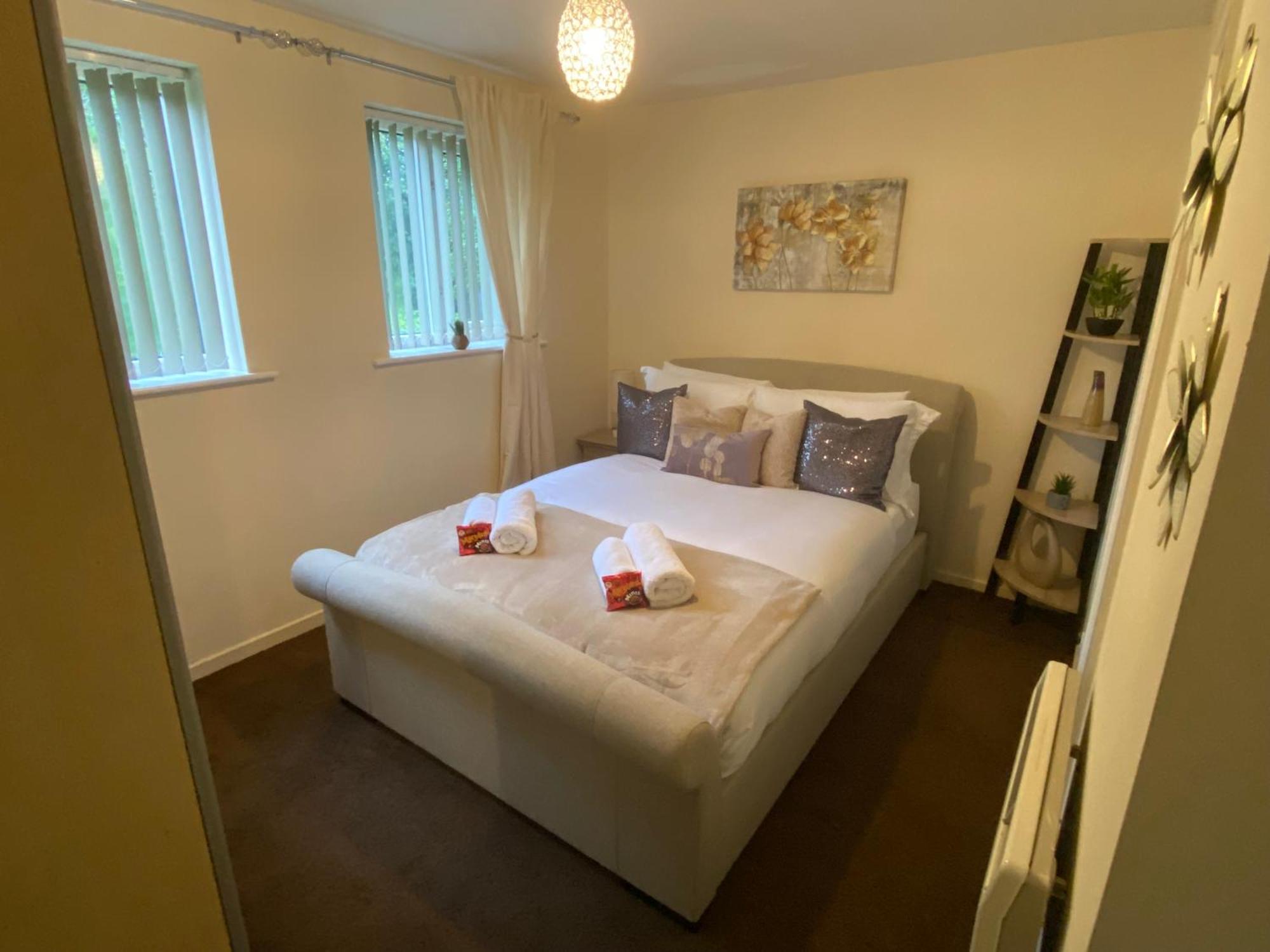 Lovely 2 Dbl Bed Apartment Near Heaton Park And North Manchester Hospital With Parking Extérieur photo