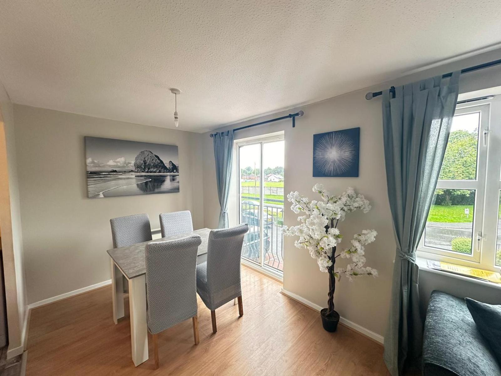 Lovely 2 Dbl Bed Apartment Near Heaton Park And North Manchester Hospital With Parking Extérieur photo